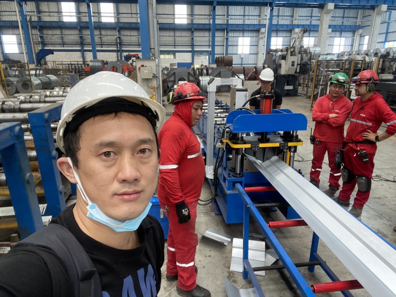 滄州中拓冷彎成型設(shè)備彩鋼脊瓦機(jī)順利抵達(dá)厄瓜多爾推動當(dāng)?shù)禺a(chǎn)業(yè)革新