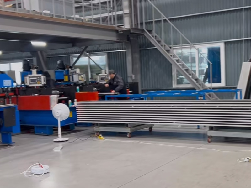 跳出 “內(nèi)卷” 漩渦！中拓冷彎聯(lián)合韓方研發(fā)光伏屋面板型，邁向綠色能源新時代