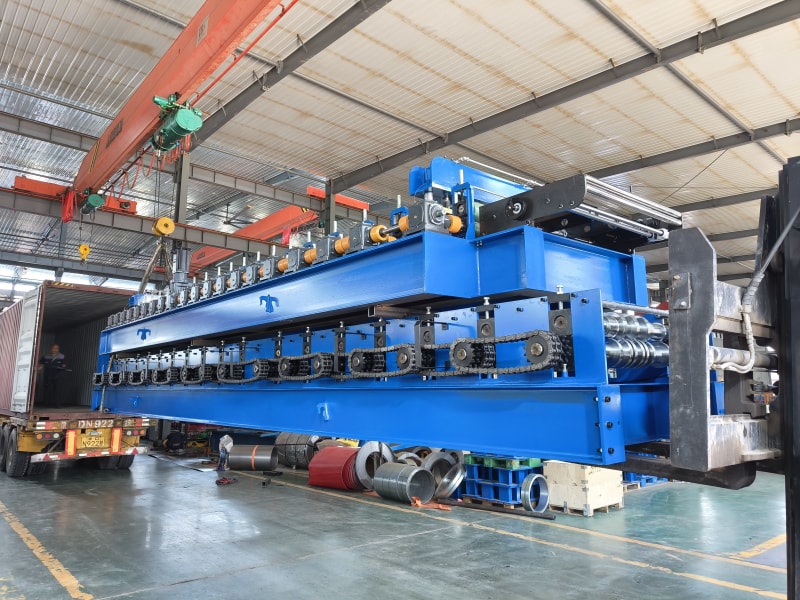 中拓冷彎裝箱發運如火如荼，細節把控詮釋對客戶的鄭重承諾，七箱設備同日啟程奔赴多國，裝箱環節彰顯責任擔當